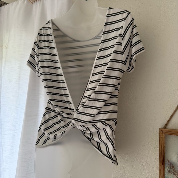 Rue21 Green and White Striped Relaxed Short Sleeve Tee cross cross open Back M - Picture 4 of 8